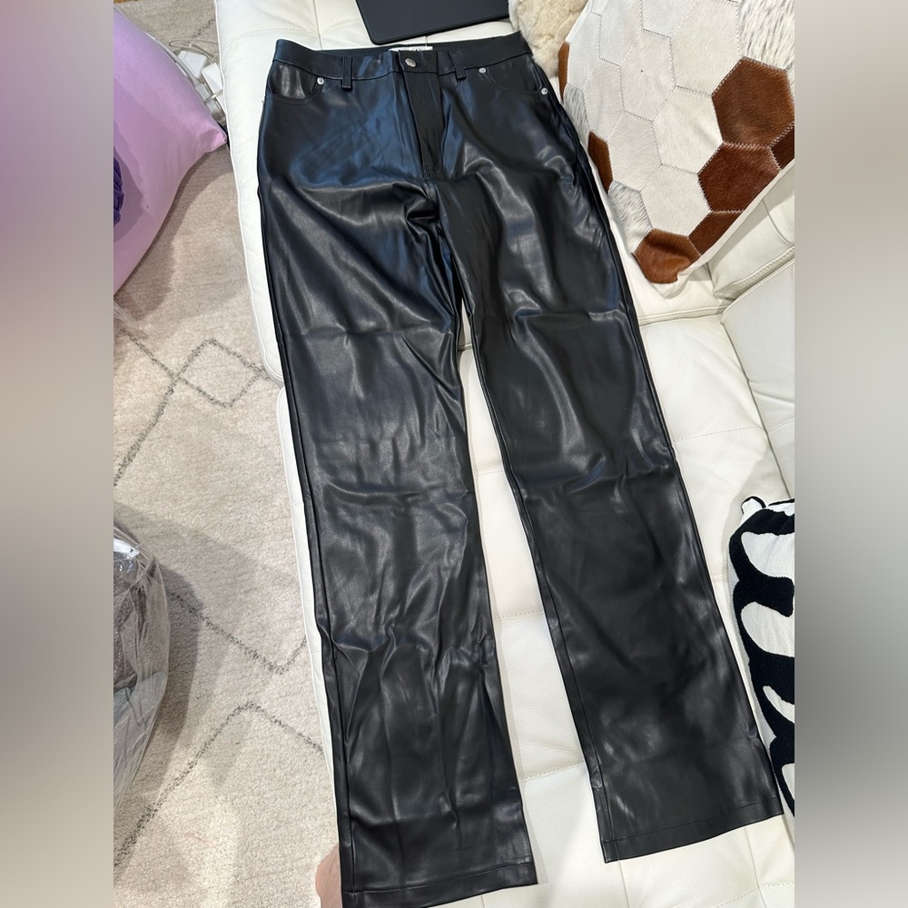 straight leg. Women pant. Brand new.